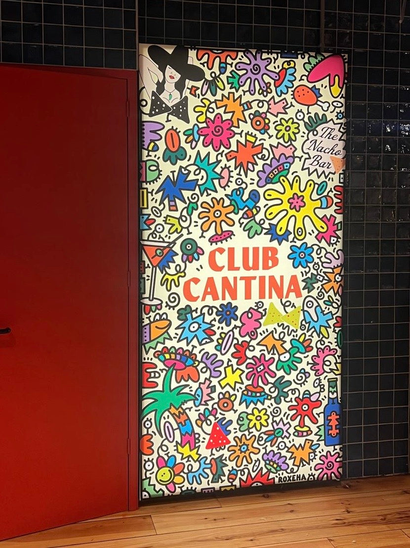 tableau artwork pop art deco interior expo peintre belge artiste belge decoration original peinture Keith haring ROMERO BRITTO peps good vibes decoratie belgique Bruxelles Brussel print gallery popart epoxy résine resin contemporain contemporary abstract abstrait kunst kunstenaar Belgium artist design galerie galerij doodle frenchie French bulldog colors colours oeuvre amsterdam restaurant