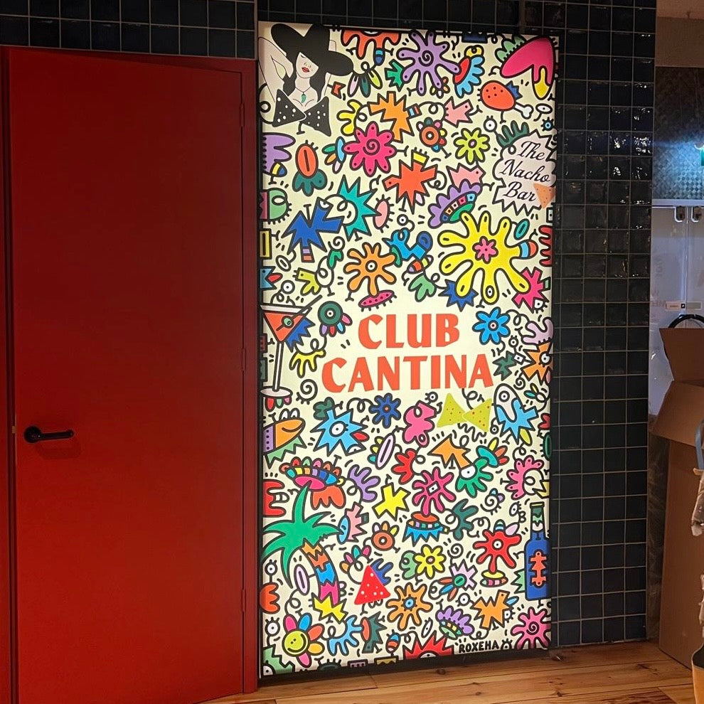 tableau artwork pop art deco interior expo peintre belge artiste belge decoration original peinture Keith haring ROMERO BRITTO peps good vibes decoratie belgique Bruxelles Brussel print gallery popart epoxy résine resin contemporain contemporary abstract abstrait kunst kunstenaar Belgium artist design galerie galerij doodle frenchie French bulldog colors colours oeuvre amsterdam restaurant