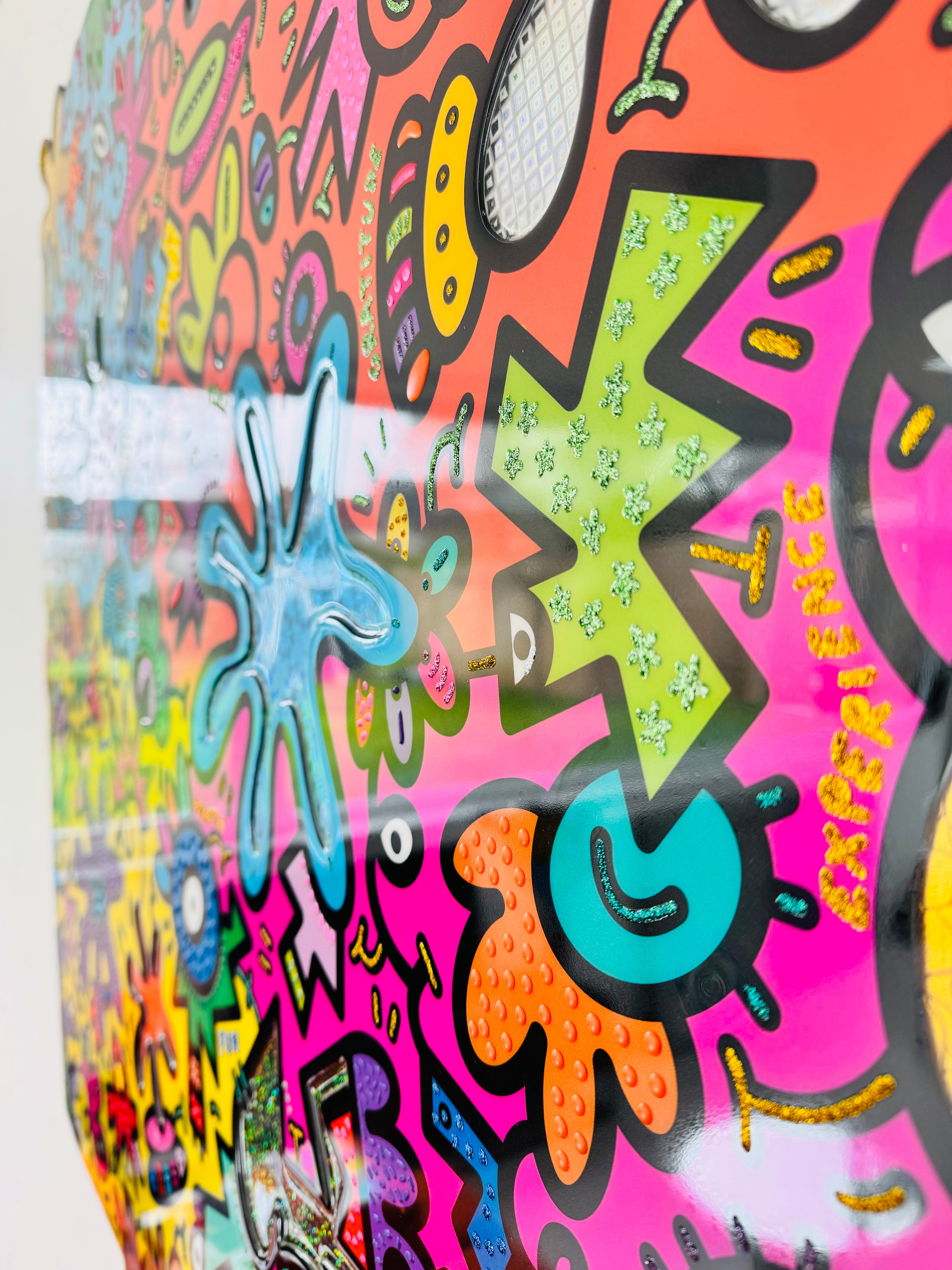 tableau pop art deco intérieure interior expo peintre belge artiste belge decoration original peinture Keith haring peps good vibes decoratie belgique Bruxelles Brussel print gallery popart epoxy résine resin contemporain contemporary abstract abstrait kunst kunstenaar belg Belgium Belgian artist design galerie galerij
