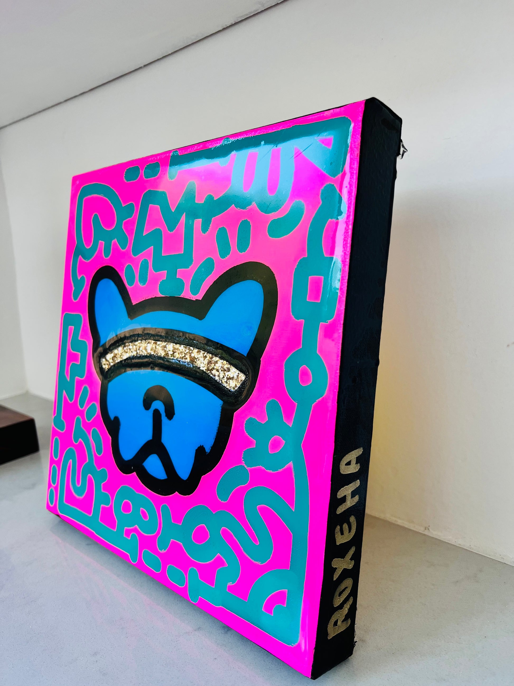 tableau pop art deco intérieure interior expo peintre belge artiste belge decoration original peinture Keith haring peps good vibes decoratie belgique Bruxelles Brussel print gallery popart epoxy résine resin contemporain contemporary abstract abstrait kunst kunstenaar belg Belgium Belgian artist design galerie galerij affordable art fair Brussels aaf doodle frenchie French bulldog