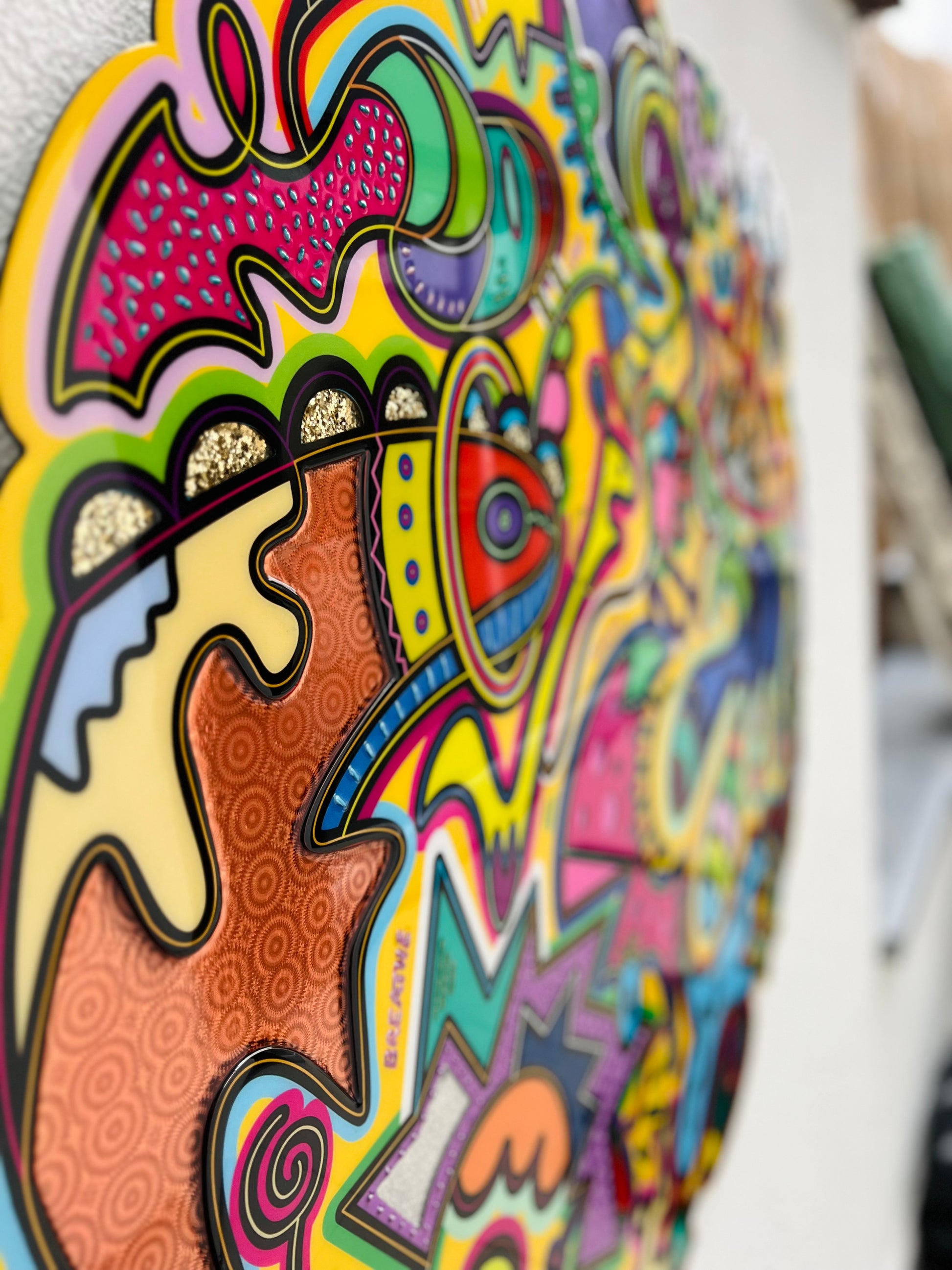 tableau pop art deco intérieure interior expo peintre belge artiste belge decoration original peinture Keith haring peps good vibes decoratie belgique Bruxelles Brussel print gallery popart epoxy résine resin contemporain contemporary abstract abstrait kunst kunstenaar belg Belgium Belgian artist design galerie galerij