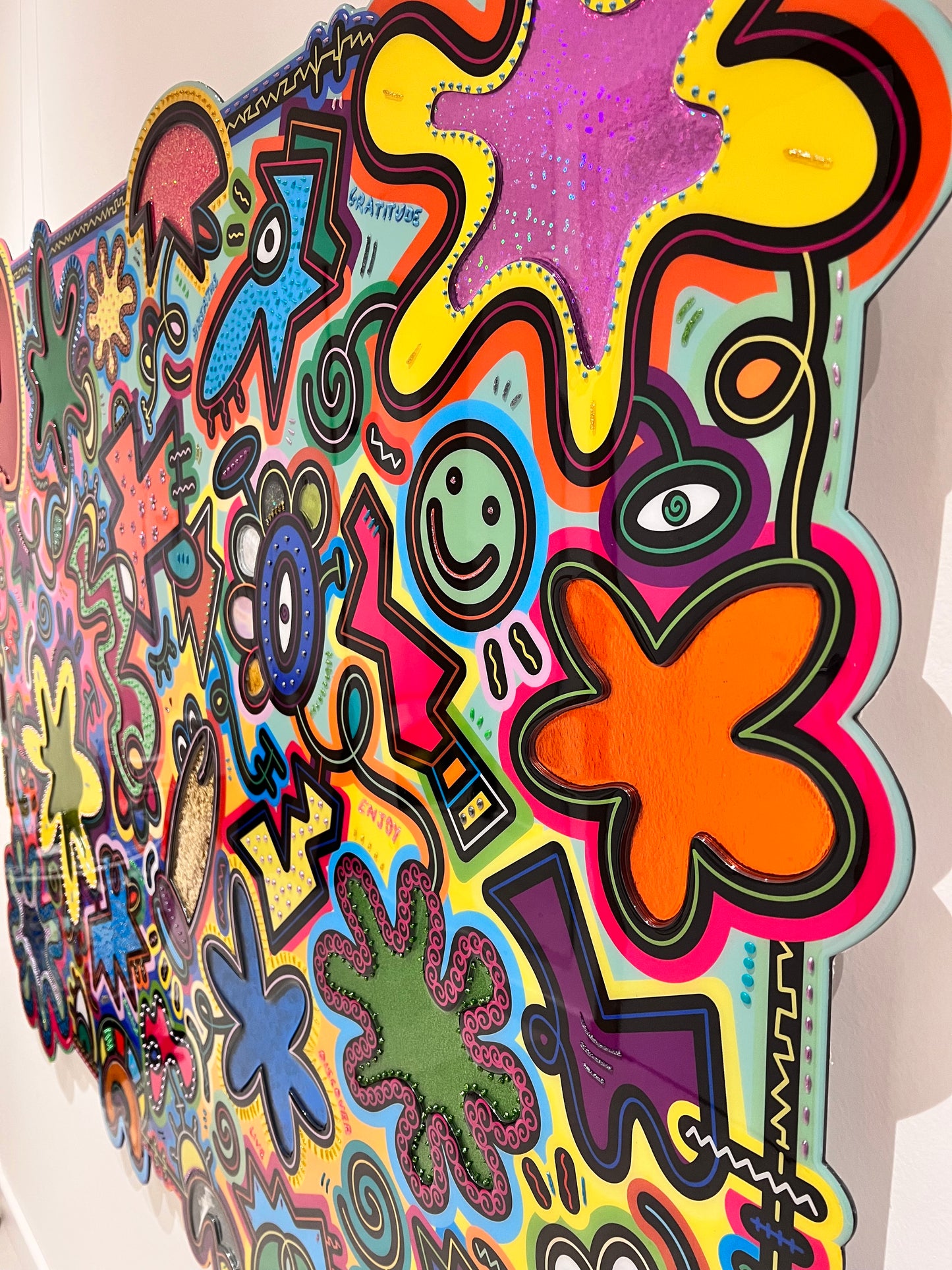tableau pop art deco intérieure interior expo peintre belge artiste belge decoration original peinture Keith haring peps good vibes decoratie belgique Bruxelles Brussel print gallery popart epoxy résine resin contemporain contemporary abstract abstrait kunst kunstenaar belg Belgium Belgian artist design galerie galerij